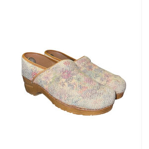 Sanita Clogs Size 40 EU Multi-color Floral Cottage Core Comfort
